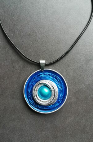 Pendentif Kapsul - Série limitée - Bleu - Turquoise - sur cordon noir