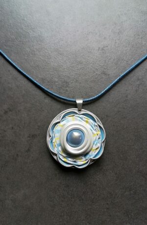 Pendentif Kapsul Fleur - Bleu - Série limitée - ciel & blanc - sur cordon bleu
