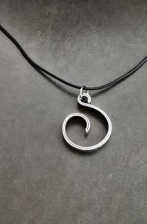 Pendentif Solène - Argent texturé - Anthracite - sur cordon de coton noir