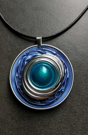 Pendentif Kapsul - Bleu - turquoise- argent - sur cordon noir