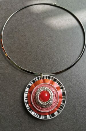 Collier Caféine - rouge - rose - sur tour de cou en acier inoxydable