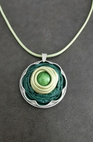Pendentif Kapsul - Série limitée - vert- anis- sur cordon anis