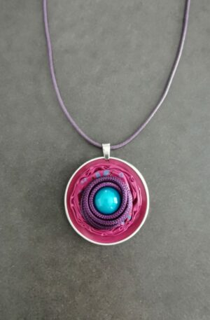 Pendentif Kapsul - Série limitée - fuchsia- violet - sur cordon violet