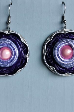 Boucles d'oreilles Kapsul - fleur violette - perle rose