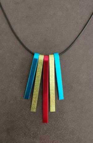 Pendentif Octavie turquoise, anis strié, rouge sur cordon de coton noir